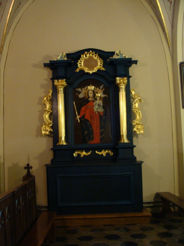 Odnowiony ołtarz Matki Bożej Pocieszenia, pochodzący ze starego kościoła w Osobnicy